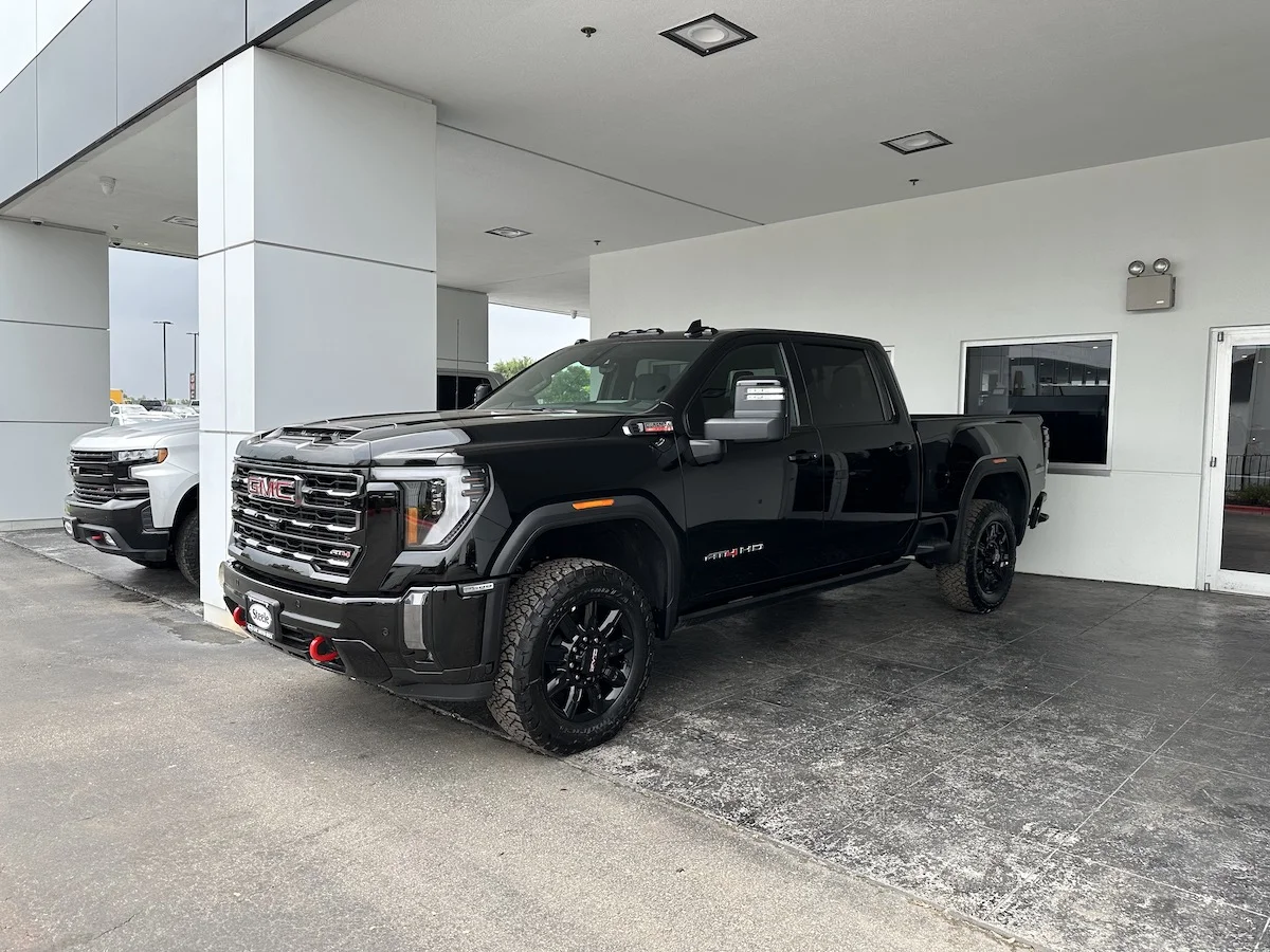 2024-gmc-2500-black-at4-2.jpeg