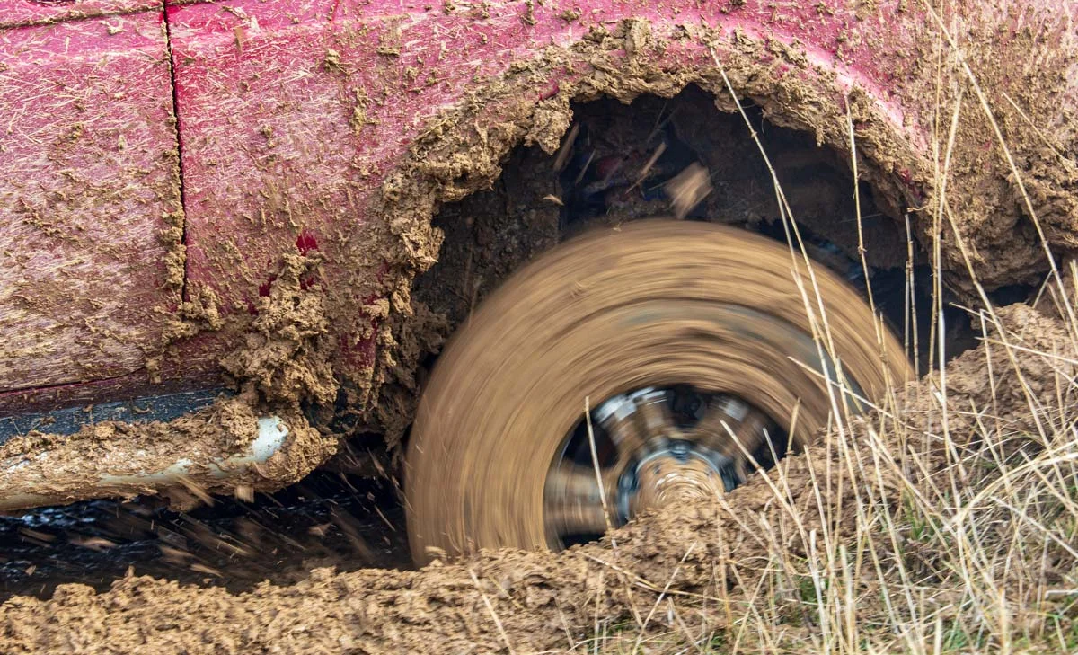 mud-spinning-tire-3196575053.webp