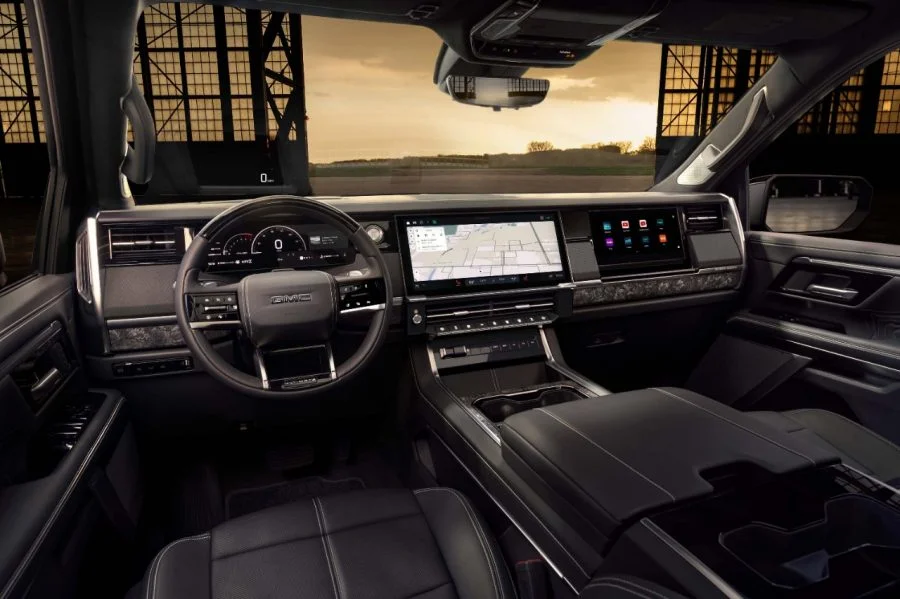 MY27 GMC_Sierra_Denali_Ultimate_AP1_0088_wHUD.webp